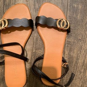 Metal Ring Decor Scalloped Strap Sandals